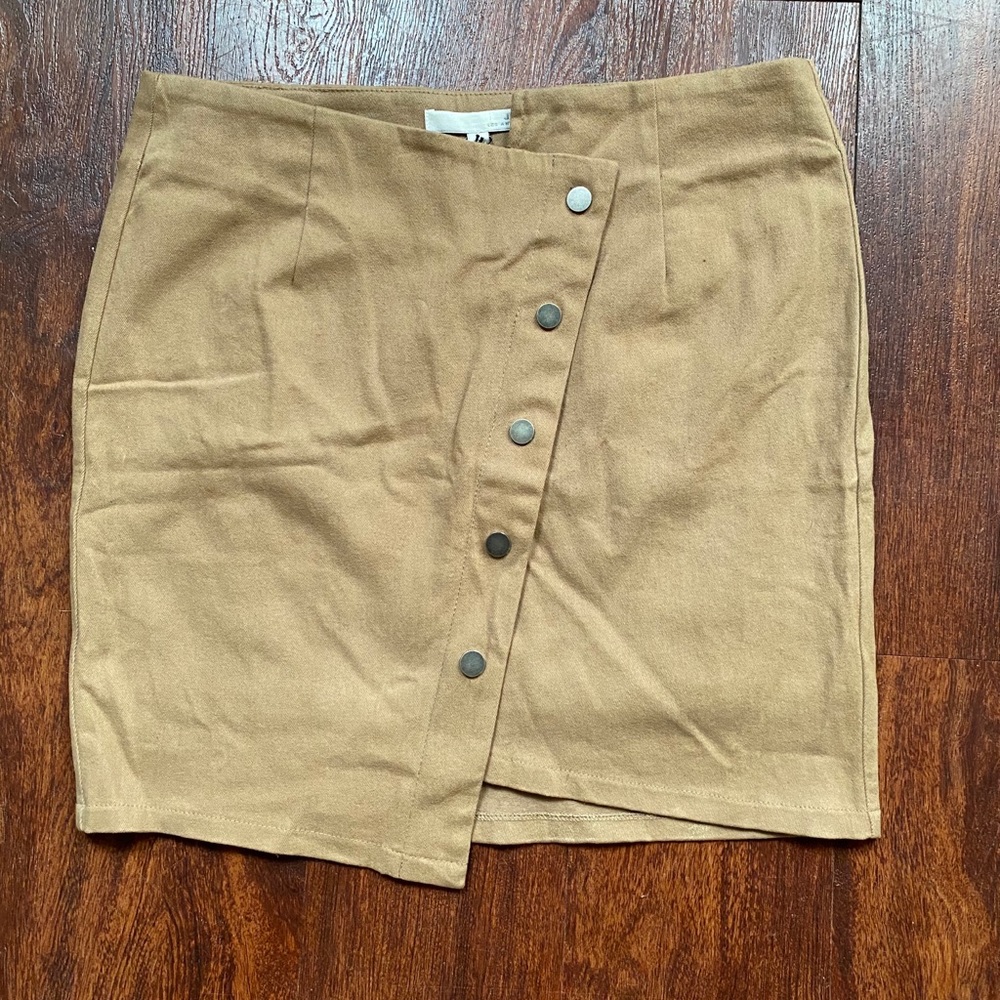 J.O.A. - beige snap up asymmetrical mini skirt